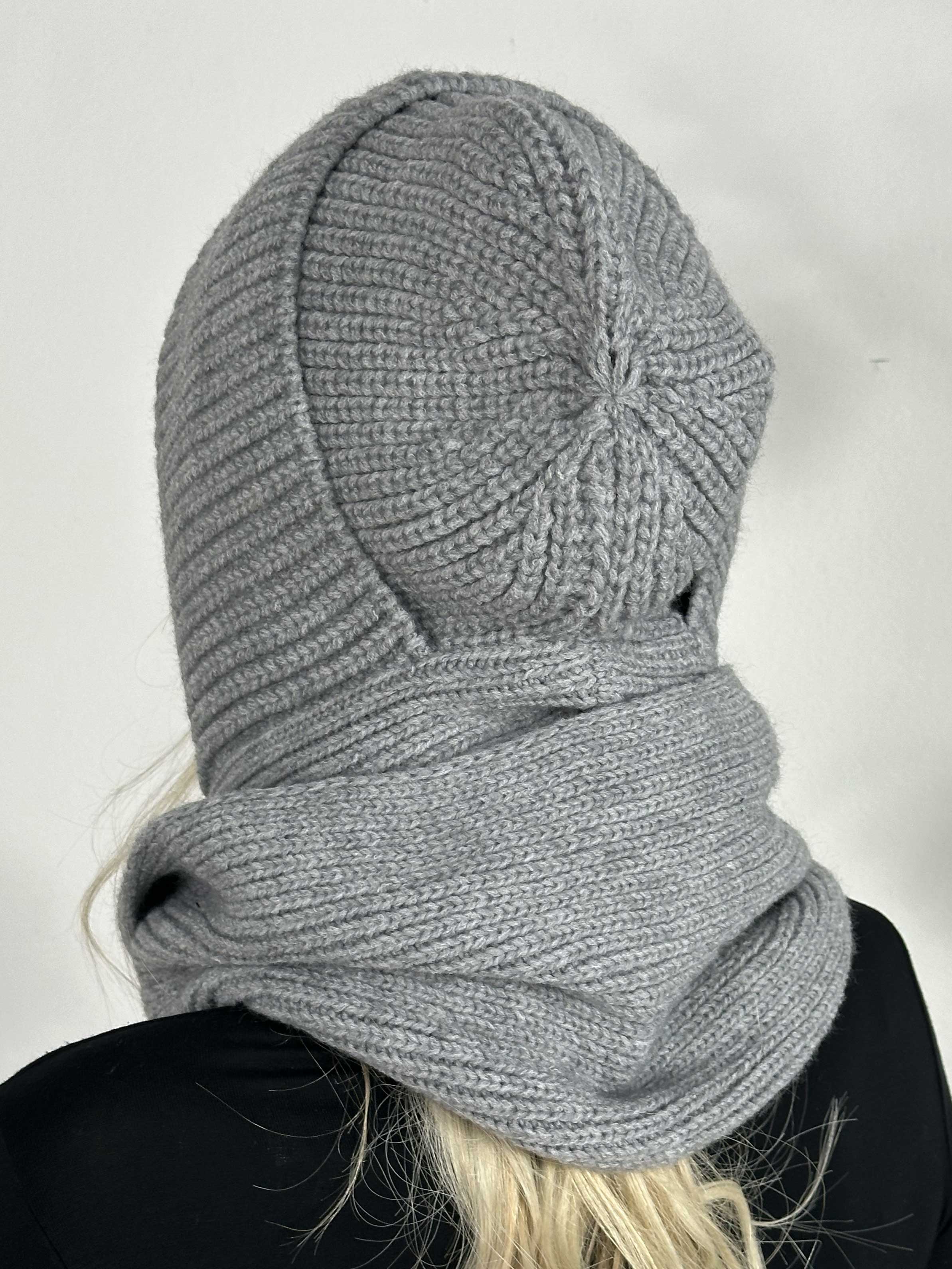 Asmita - Mjuk halsduk med huva